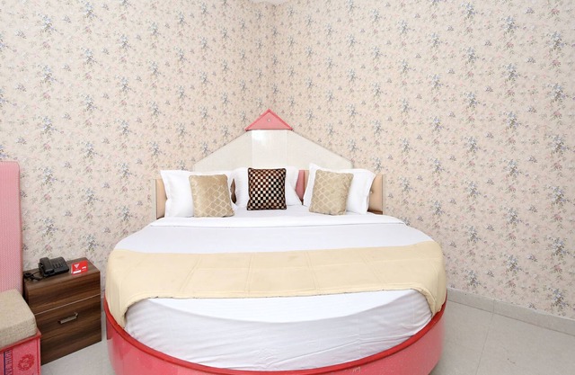 OYO 12745 Hotel Red House