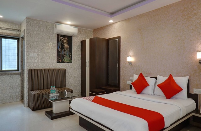 OYO 13902 Orient Bay Inn