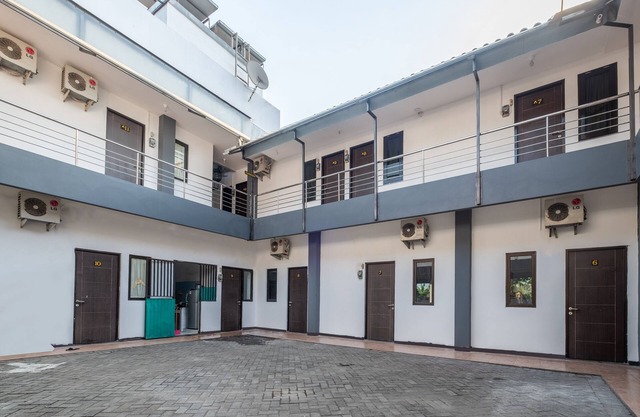 OYO 1460 Anyelir Residence