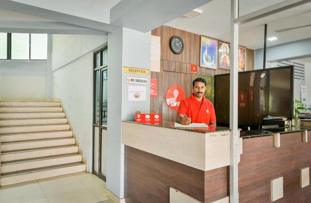 OYO 15226 Crystal Residency
