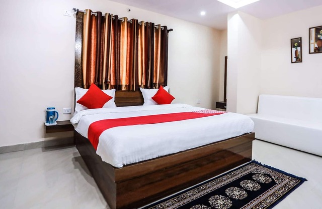 OYO 15259 Smart City
