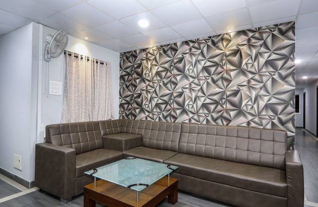 OYO 15928 Hotel Midtown