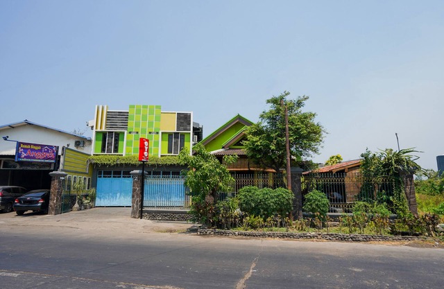 OYO 1639 Penginapan Anggrek Syariah 1