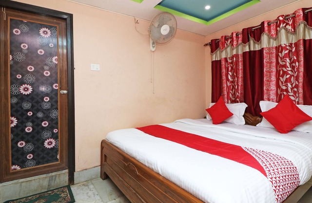 OYO 16627 Xpress Inn