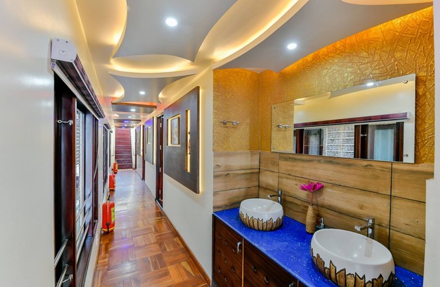 OYO 23063 Luxury Meghavarsham 5BHK
