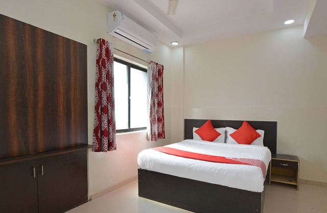 OYO 23697 Hotel Krishna Palace