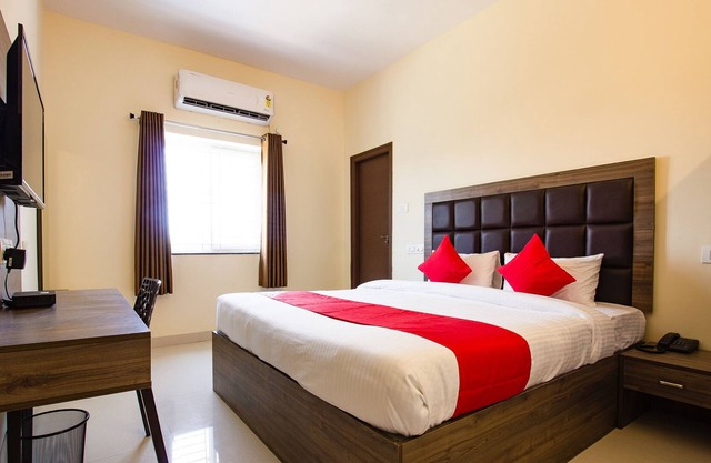 OYO 28637 Gokul Grand