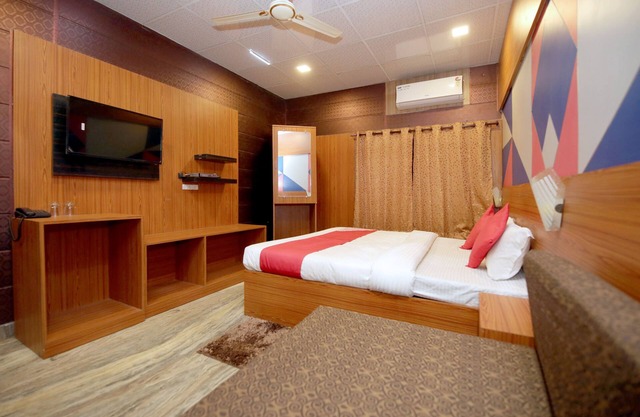 OYO 29245 Hotel E Square