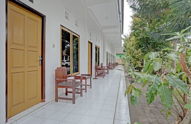 OYO 3096 Hotel Dewi Warsiki Near Gilimanuk Port