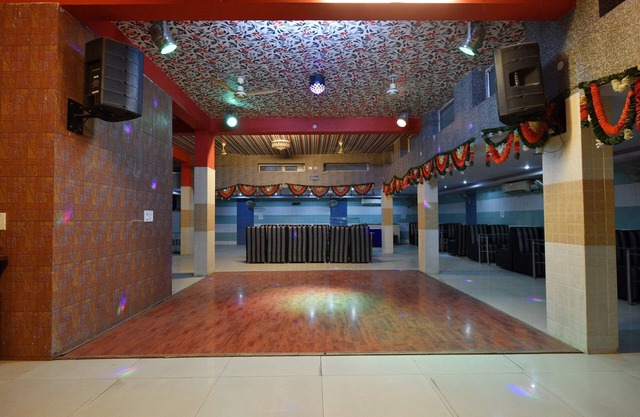 OYO 3311 Hotel Apple 9