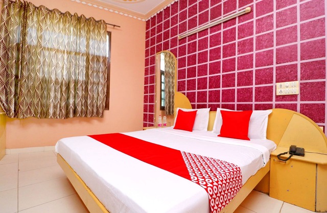OYO 42787 Hotel Shahi Mahal