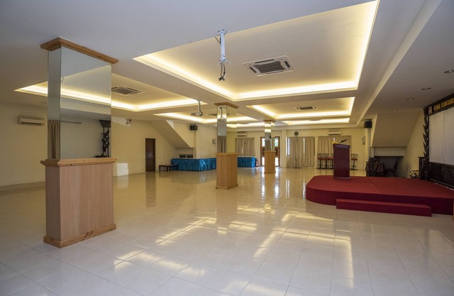 OYO 586 My Residence Hotel