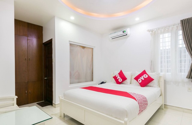 OYO 652 Monaco Hotel