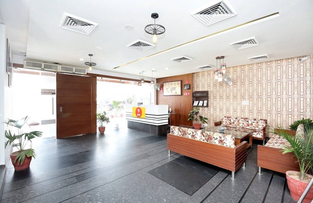 OYO 7100 Hotel Crossroads