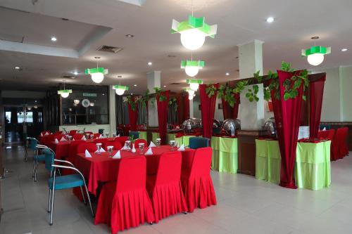 OYO 742 Mona Plaza Hotel