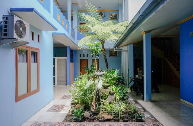 OYO 778 Guest House Amalia Malang