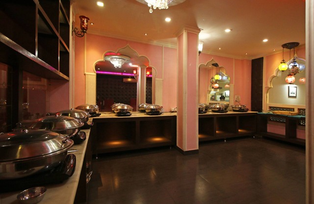 OYO 8095 Hotel Taj Castle