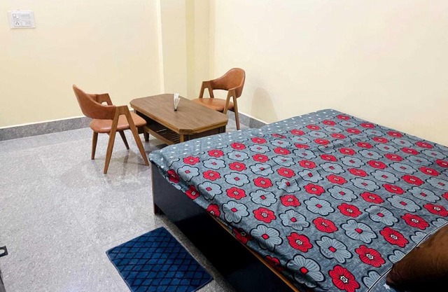 OYO 81025E Hotel Royal Relax