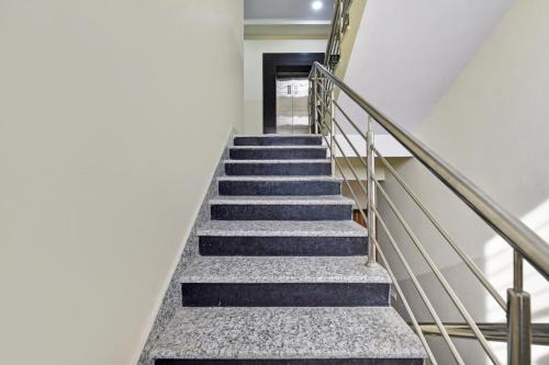 OYO 82116 Hotel 24A 7 living