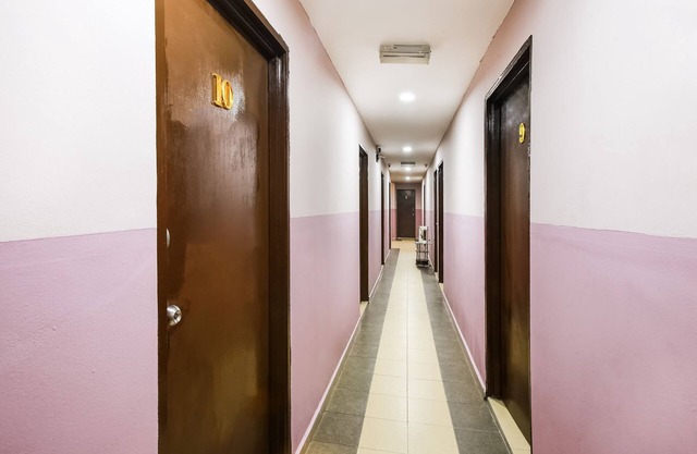 OYO 89585 Hotel Happy Inn