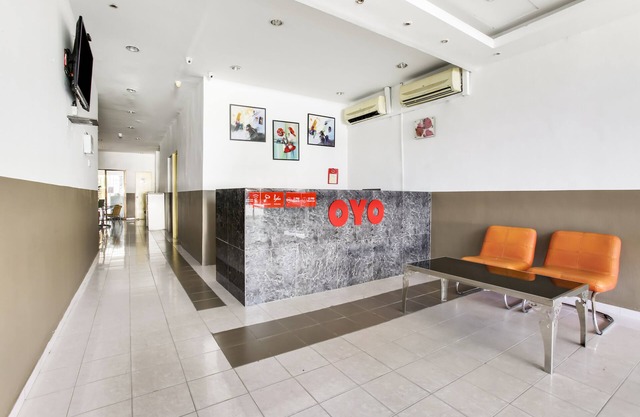 OYO 89615 T Family Hotel