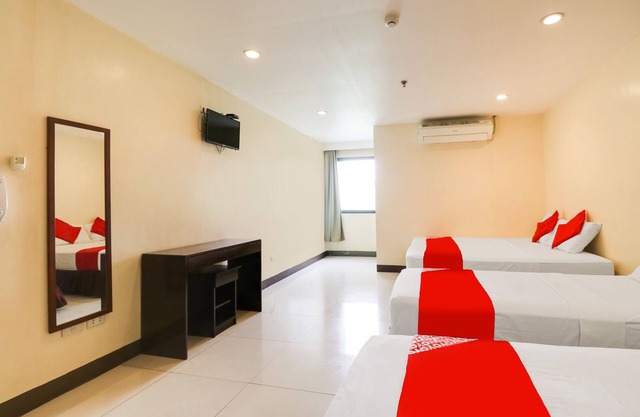 OYO 898 Berts Condotel