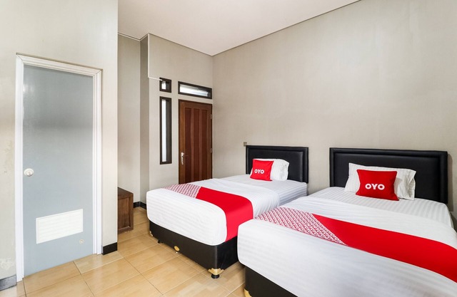 OYO 90026 Guest House Teras Waruga
