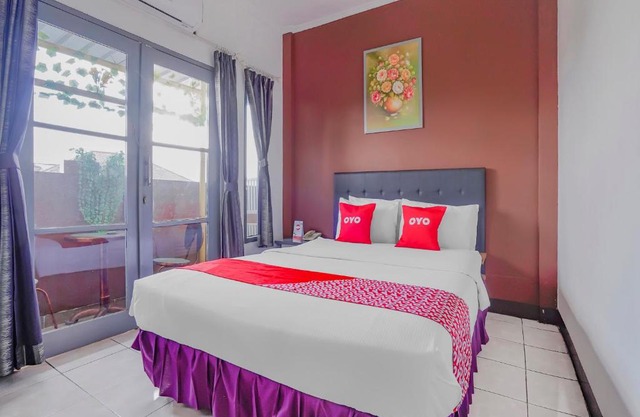 OYO 90064 Hotel Salon Fora & Cafe