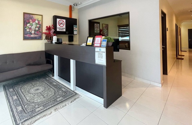 OYO 90369 Safari Hotel Lumut