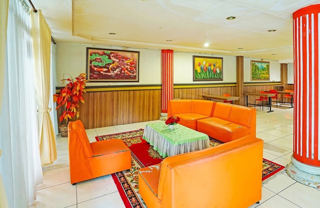 OYO 90390 Hotel Rd PremiumNearRSUD Station