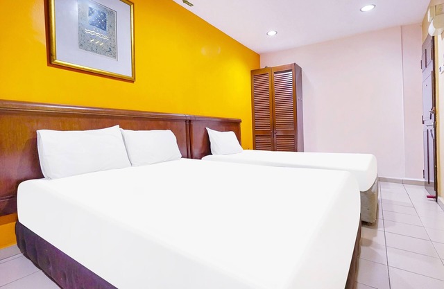 OYO 90486 Station Hotel