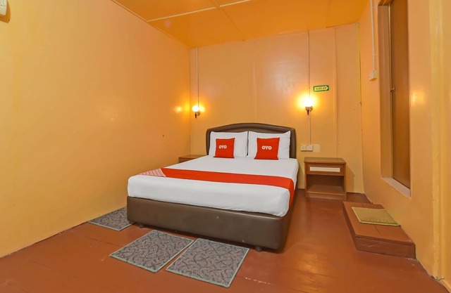 OYO 90675 Holiday View Inn