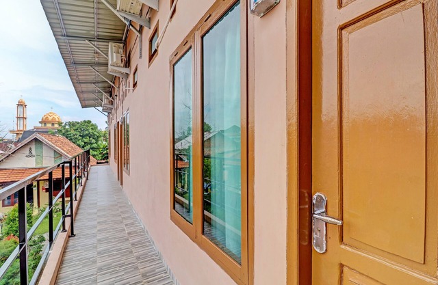 OYO 90945 Arizon Kost