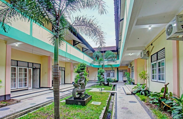 OYO 92001 Unram Guest House