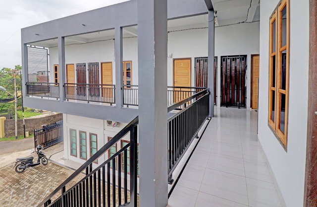 OYO 92057 Reny Kost Syariah