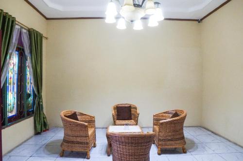 OYO 92075 Sky Residence Mawar