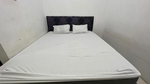 OYO 92100 Kost Biru