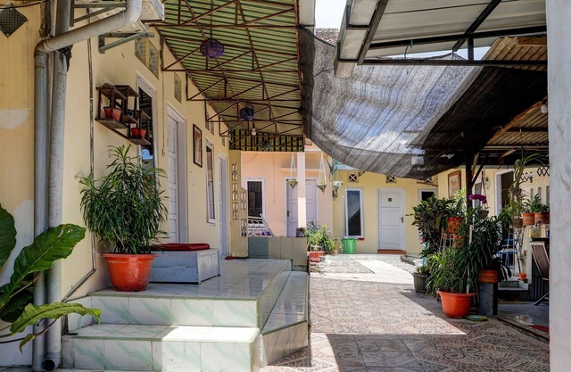 OYO 92359 Kost Maluku 36 Family Residence
