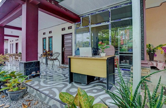 OYO 92464 Efniati Homestay Syariah