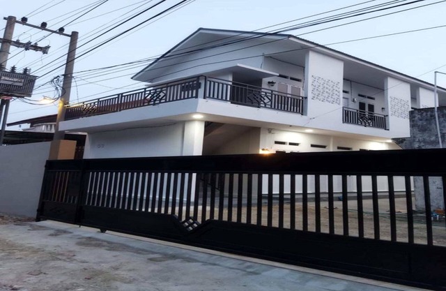 OYO 93126 Nrc White House