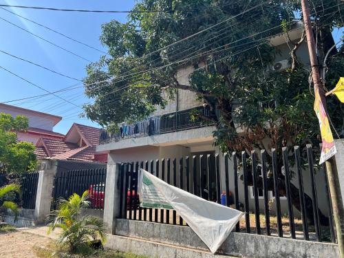 OYO 93137 Kost Maharaja Near Maros
