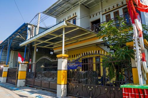 OYO 93161 Nurul Hikmah Homestay Syariah & Sport Center