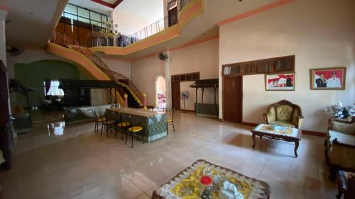 OYO 93176 Hotel Savira Near Barru