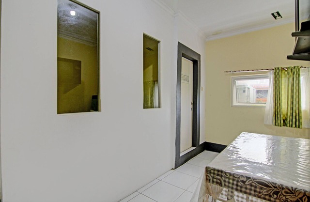OYO 93206 Penginapan Budi SyariahNearTaman Amaryllis Pekanbaru