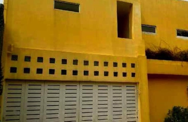 OYO 93286 Yellow House Syariah