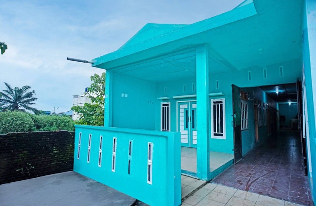 OYO 93298 Barito House
