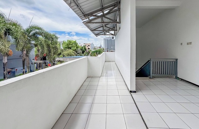 OYO 93683 Kost Naura