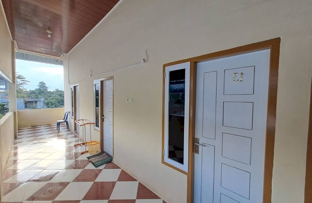 OYO 93714 Guest House Gembul Syariah