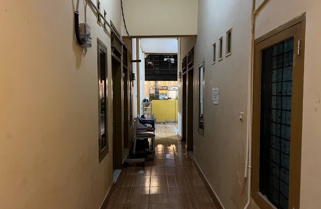 OYO 93756 Qq Kost Near Pantai Kebesaran Beach
