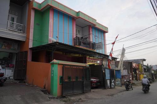 OYO 93876 Athirah Kost Near Permandian Wisata Istana Mappala